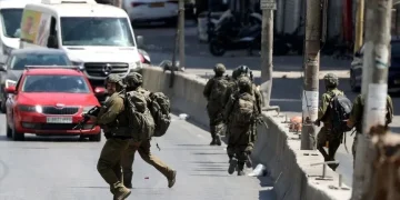 مستوطنون يشنون هجمات متعددة على قرى الضفة الغربية وممتلكات الفلسطينيين