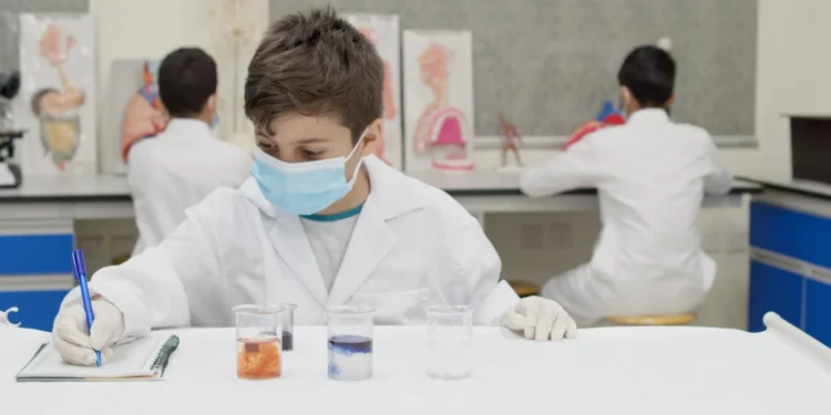 مؤسسة أمريكية تعتمد مدارس تبوك العالمية ومناهجها وفق معايير «STEM» الدولية
