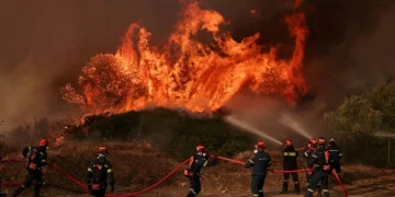 حرائق الغابات تُجبر 20 ألف شخص على الإخلاء غرب كندا