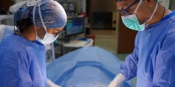 التخصصي بجدة يُجري استئصال رحم بلا شقوق عبر تقنية الفتحات الطبيعية