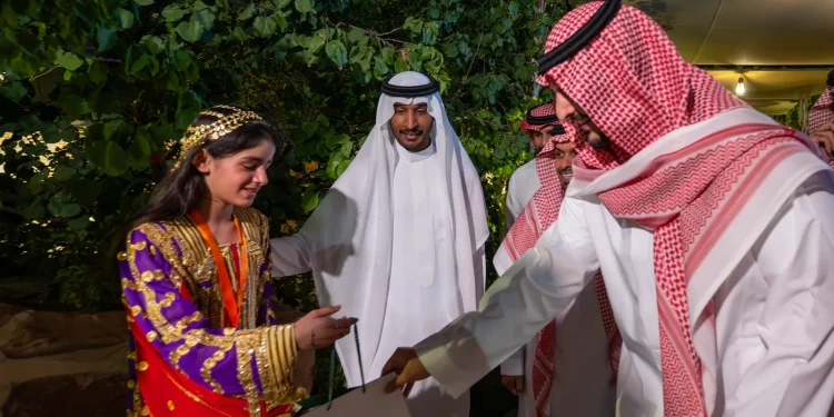 محافظ الطائف يتفقد «بوليفارد الهدا» ويستعرض خططه التطويرية