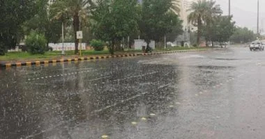 أمطار ورياح نشطة وصواعق رعدية تضرب الرياض ومحافظاتها حتى الثامنة مساءً