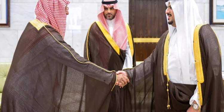 نائب أمير الرياض يستقبل رئيس هيئة العقار ويطّلع على تقرير التوازن العقاري 2025-2026