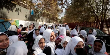“اليونسكو”: 2.4 مليون فتاة أفغانية محرومات من التعليم الثانوي منذ 2021