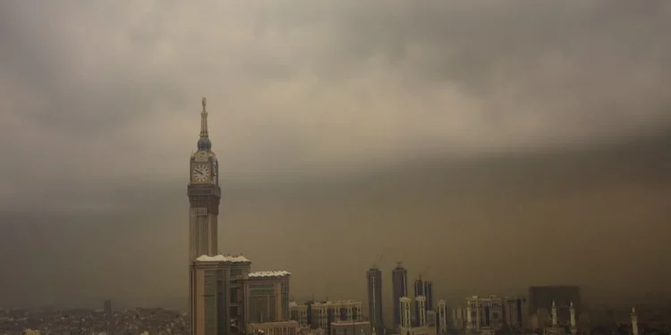 الأرصاد ينبه من رياح نشطة مثيرة للأتربة على العاصمة المقدسة حتى السابعة مساءً