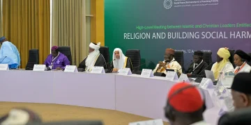 الأمينُ العامُّ لرابطة العالم الإسلامي يَشهَد اجتماعَ الطاولةِ المُستديرة للقيادات الإسلامية والمسيحية في نيجيريا.. وتوقيع اتفاقياتها