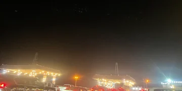 ازدحام شديد بمحطات الوقود على طريق الرين مع عودة السياح