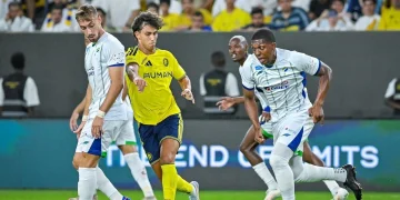 النصر يستهل حملة الدفاع عن لقب دوري روشن بثلاثية في الفتح