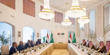 فيصل بن فرحان يستقبل وزير خارجية السودان ويترأسان اجتماع لجنة المتابعة السياسية