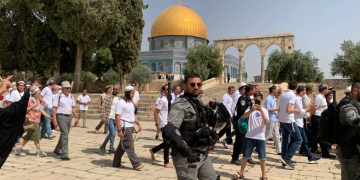 مستعمرون يقتحمون المسجد الأقصى تحت حماية قوات الاحتلال