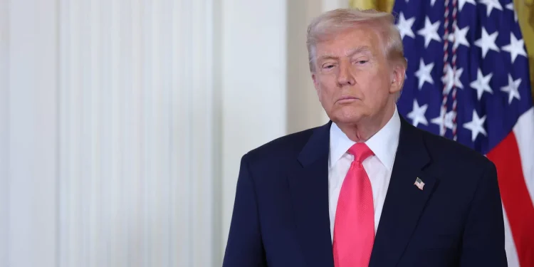 ترامب ينفي أي مفاوضات مع إيران ويؤكد استمرار الحصار البحري