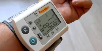 استشاري قلب: قراءة واحدة لا تكفي لتشخيص ارتفاع الضغط المزمن وهذه الحالات الأربع مستثناة
