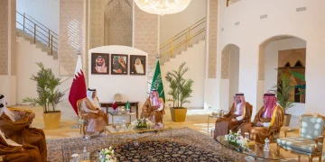 وزيرا خارجية السعودية وقطر يؤكدان توحيد المواقف وخفض التصعيد وحماية الملاحة بالمنطقة