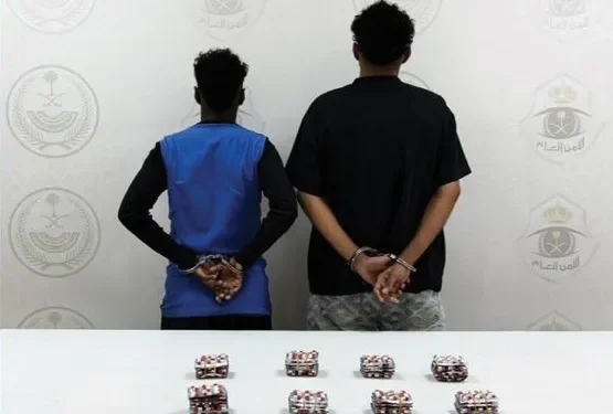 ضبط مواطنَين في عسير بحوزتهما 1,245 قرصاً مخدراً داخل مركبة