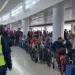 حيلة جديدة في المطارات لتجنب الزحام والتفتيش.. طلب غريب من 99 راكبًا على رحلة واحدة يكشفها للمسئولين