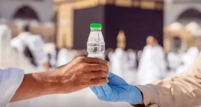 “الحج والعمرة” تحذّر المعتمرين من الإجهاد الحراري.. الماء سلاحك الأهم أثناء المناسك