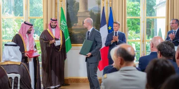 «السعودية للطاقة» توقّع اتفاقية تمويل مع البنك الاستثماري العام الفرنسي على هامش زيارة ولي العهد