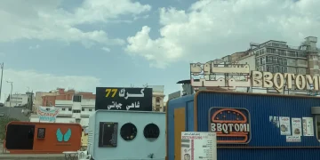 عشوائية الفود ترك في مدينة أبها والأرضيات الترابية ضرر على المستهلك وتشوّه للمشهد الحضري