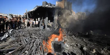 غارات إسرائيلية تودي بحياة طفلين وآخرَين في غزة وسط تصاعد العمليات العسكرية