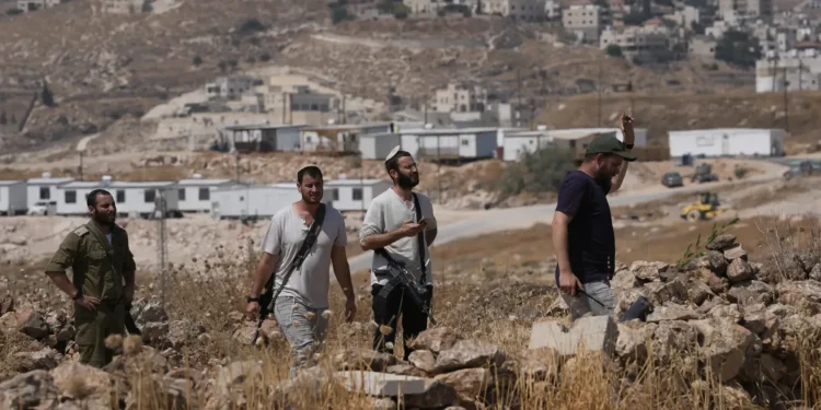 إصابة ثلاثة فلسطينيين في اعتداء لمستوطنين شرق بيت لحم