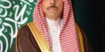 وزير الخارجية يبحث مع نظيريه القطري والتركي خفض التوترات الإقليمية
