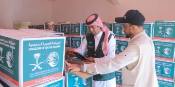 مركز الملك سلمان للإغاثة يوزع 1,440 سلة غذائية في محافظة المهرة باليمن