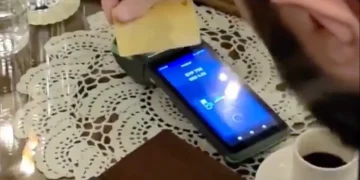 الشرع يدفع ثمن قهوته بـ«فيزا» في قلب دمشق.. حاكم المركزي السوري يوثق أول عملية بعد رفع سوريا من «قائمة الإرهاب»