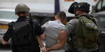 الاحتلال يعتقل 13 فلسطينيًا في اقتحامات واسعة بالضفة
