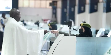 جوازات ميناء جدة تستقبل ضيوف الرحمن.. وتُنهي إجراءات دخولهم بيسر وسهولة