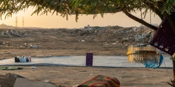أمانة جدة تُتلف 1.3 طن من الملابس المستعملة وتُزيل 270 بسطة عشوائية بالخمرة