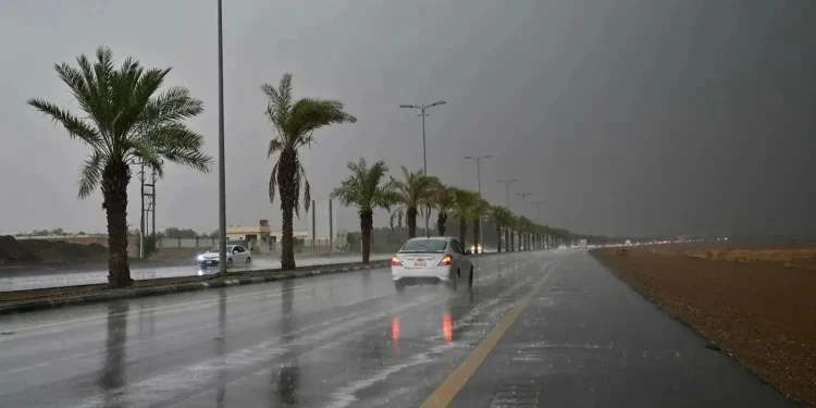 “الأرصاد” يحذر من أمطار وسيول وبرد على رهاط ومدركة بمكة المكرمة