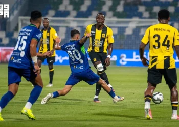 العارضة والقائم وقفا إلى جانب المستضيف.. الاتحاد والفتح سلبية في دوري روشن