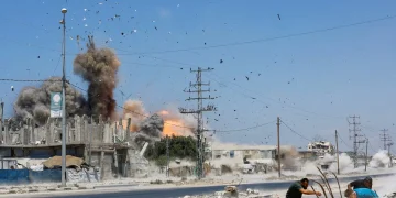 الأسبوع في 10 صور: السماء تمطر نارًا في غزة.. ومشهد مرعب وسط الدمار في كييف