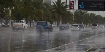 أمطار رعدية وسيول تضرب 15 مناطق سعودية اليوم مع تحذيرات من البرد