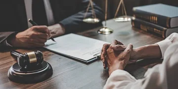 محامية تحذّر: خلاف عائلي بسيط قد يتحول إلى قضية.. لا تجعلوا القضاء ساحة لتصفية الحسابات