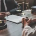 محامية تحذّر: خلاف عائلي بسيط قد يتحول إلى قضية.. لا تجعلوا القضاء ساحة لتصفية الحسابات