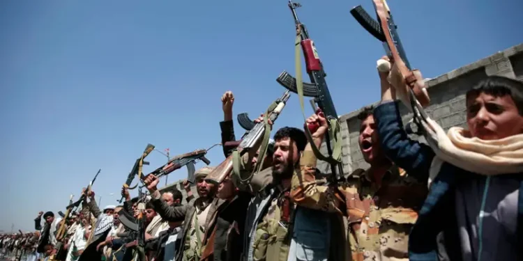 الحوثيون يقصفون منازل مدنيين في الضالع وقوات الحكومة تسقط مسيّرة في شبوة