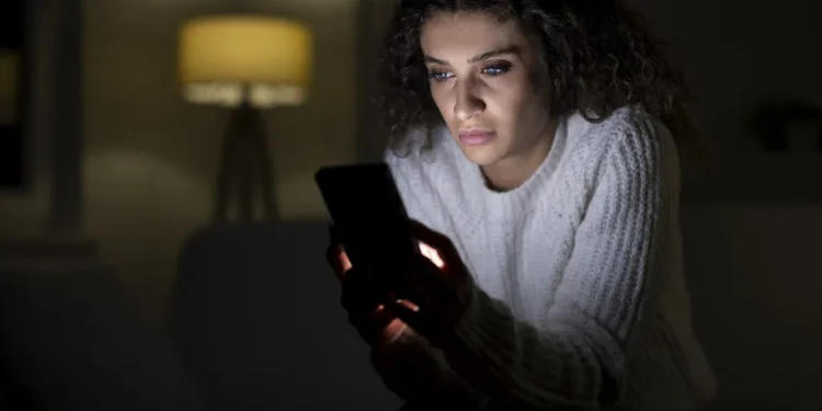 هل يهدد السهر صحتك النفسية؟ دراسة تكشف صعوبة التعافي من ضغوط العمل وارتفاع القلق والاكتئاب