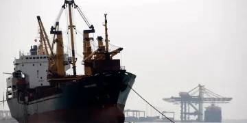 خلية تهريب تكشف شحنات إيرانية لتطوير زوارق حوثية مفخخة في البحر الأحمر