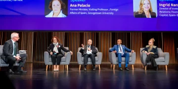 القمة العالمية للاستثمار 2026 تواصل أعمالها في باريس بملفات الذكاء الاصطناعي والتقنية الحيوية