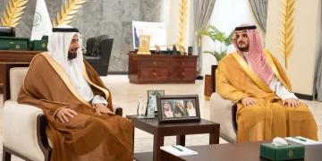 محافظ الطائف يبحث مع وزير الحج تعزيز خدمات ضيوف الرحمن