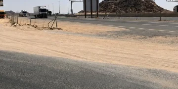 شاحنات تعبر «كوبري محيرقة القويع» بسرعات تتجاوز 120 كم/س وهيئة الطرق تحدد احتياجات السلامة