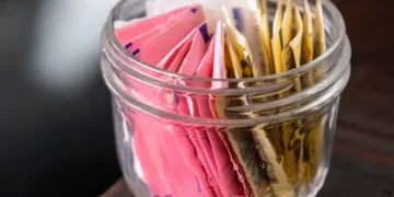 هل تمتد تأثيرات بدائل السكر عبر الأجيال؟ دراسة تكشف مفاجآت السُكرالوز وستيفيا