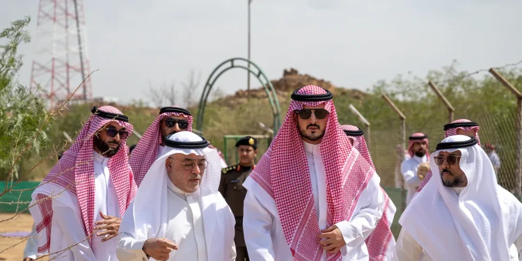 محافظ الطائف يُطلق 10 كائنات فطرية نادرة في متنزه سيسد الوطني