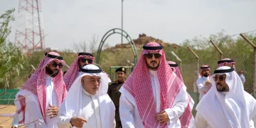 محافظ الطائف يُطلق 10 كائنات فطرية في متنزه سيسد الوطني