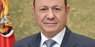 الرئيس اليمني يشكر السعودية على دعم جديد للبنك المركزي