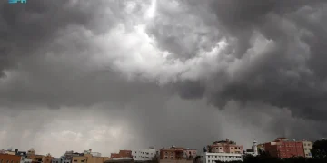 الأرصاد تحذّر من أمطار غزيرة وسيول وبرد على عسير وجازان