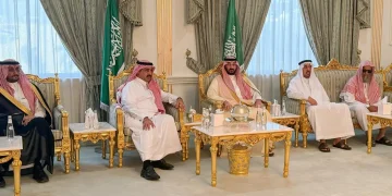 وزير الحرس الوطني يُقدّم واجب العزاء لذوي نايف الدويش