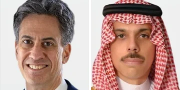 وزير الخارجية يبحث مع نظيره البريطاني خفض التصعيد وأمن الملاحة بالمنطقة
