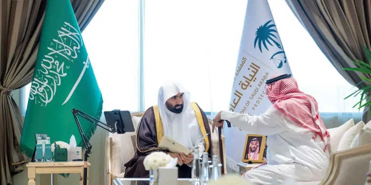 النائب العام يستقبل مواطنين ومقيمين ويوجّه بسرعة إنجاز إجراءاتهم النظامية